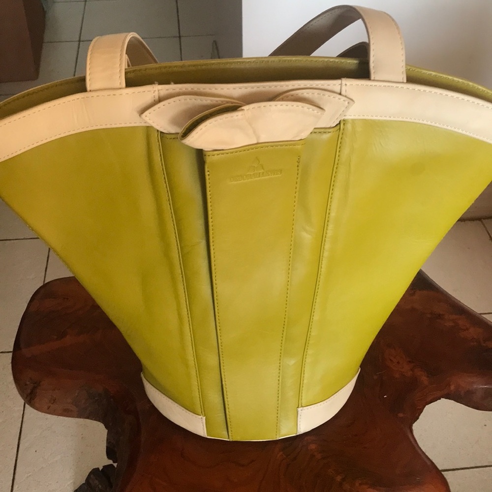 Gorgeous gree  and creme umbrella purse like new